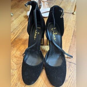 Lulu's Black Heeled Shoes